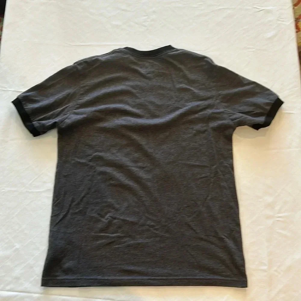 Disney Parks Men’s Mickey tee shirt medium excellent condition‎